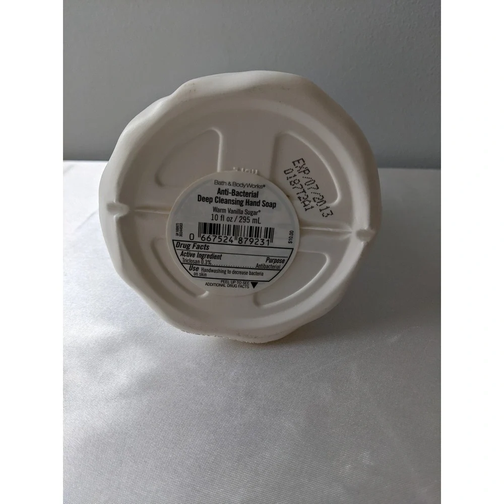 Bath & Body Works Ghost Hand Soap Dispenser White Halloween Spooky 10oz